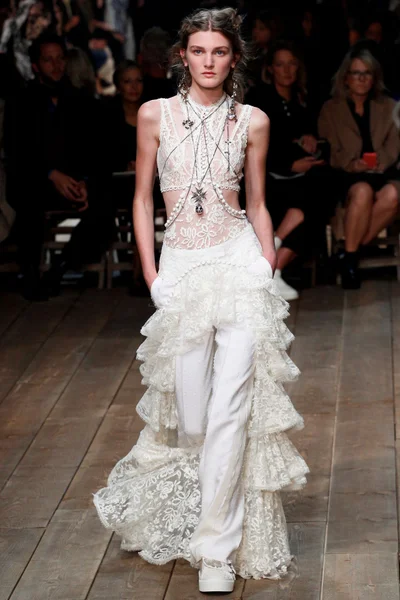 Look 35